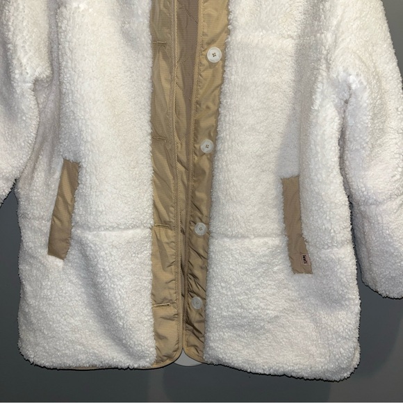 Levi’s women’s MARLOWE OVERSIZED REVERSIBLE SHERPA Quilted JACKET - Picture 9 of 16